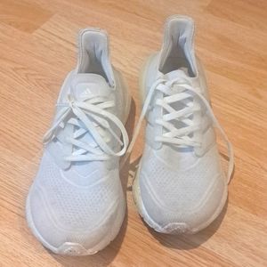 BOYS' BIG KIDS' ADIDAS ULTRABOOST sizer 7 white